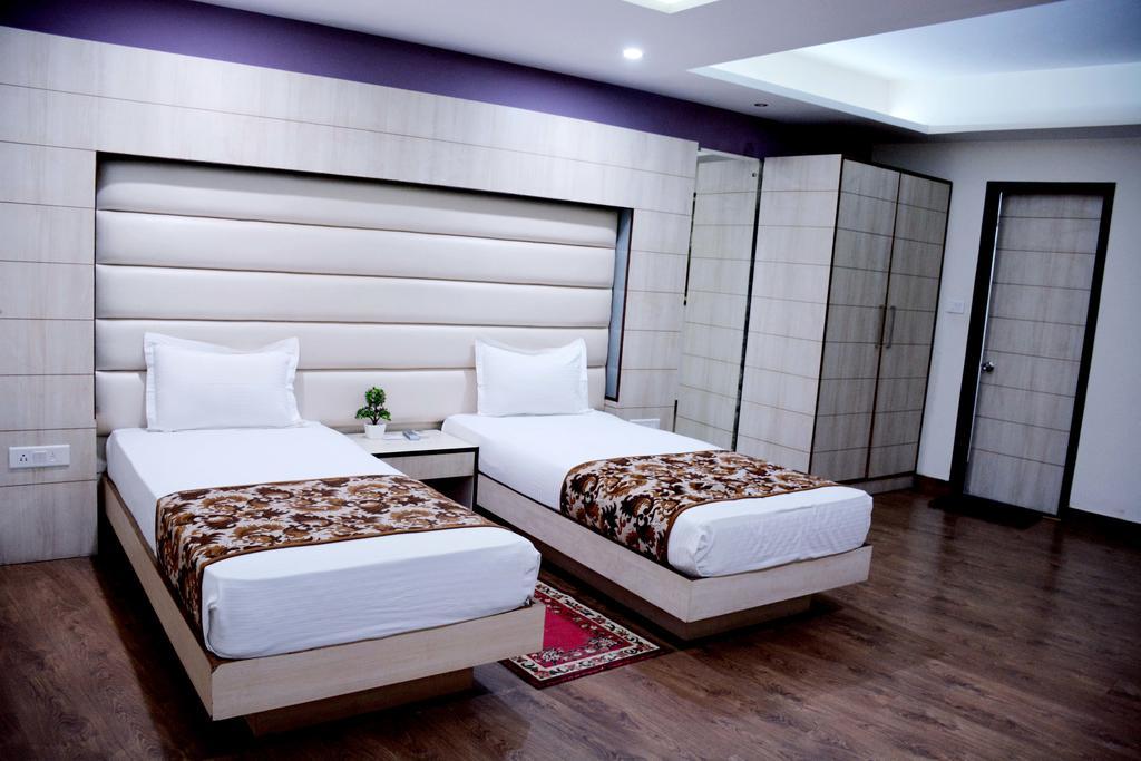 Geetika Galaxy Hotel Kanpur Ngoại thất bức ảnh