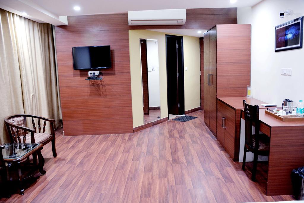 Geetika Galaxy Hotel Kanpur Ngoại thất bức ảnh
